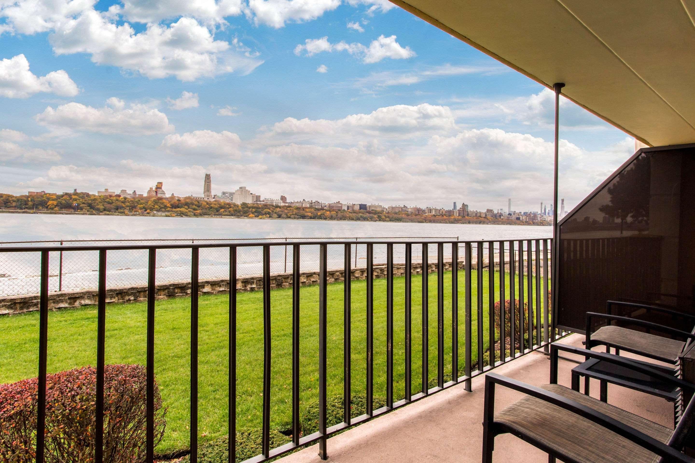 Comfort Inn Edgewater On Hudson River Esterno foto